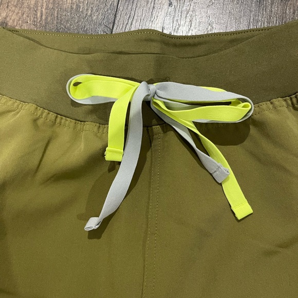 FIGS scrub bottoms - Picture 2 of 4